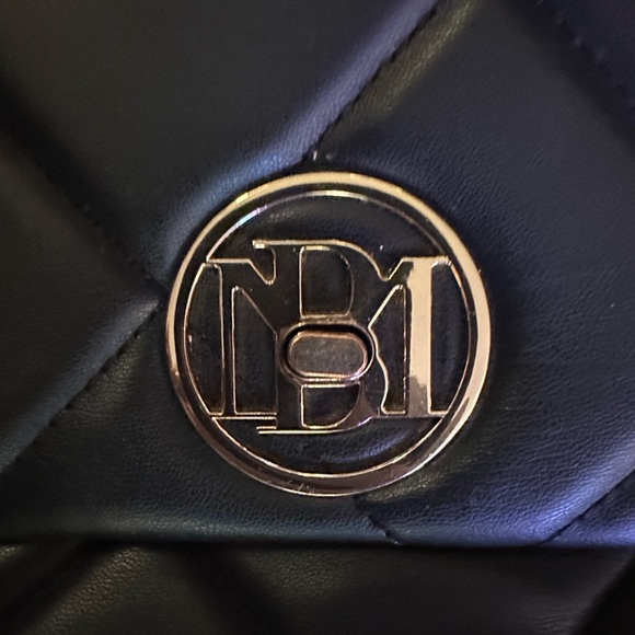 Badgley Mischka Black Quilted Shoulder Bag with Gold Chain - Picture 2 of 2